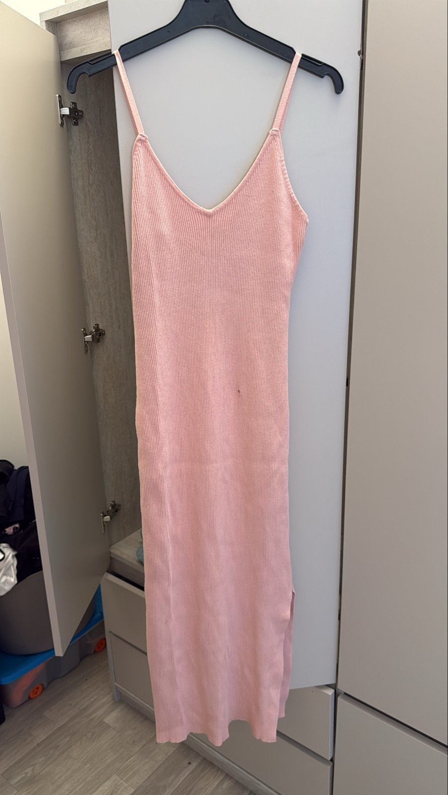 Roze ribgebreide midi jurk met spaghettibandjes, Maat 38/40 (M), Ophalen of Verzenden, Roze, Gedragen