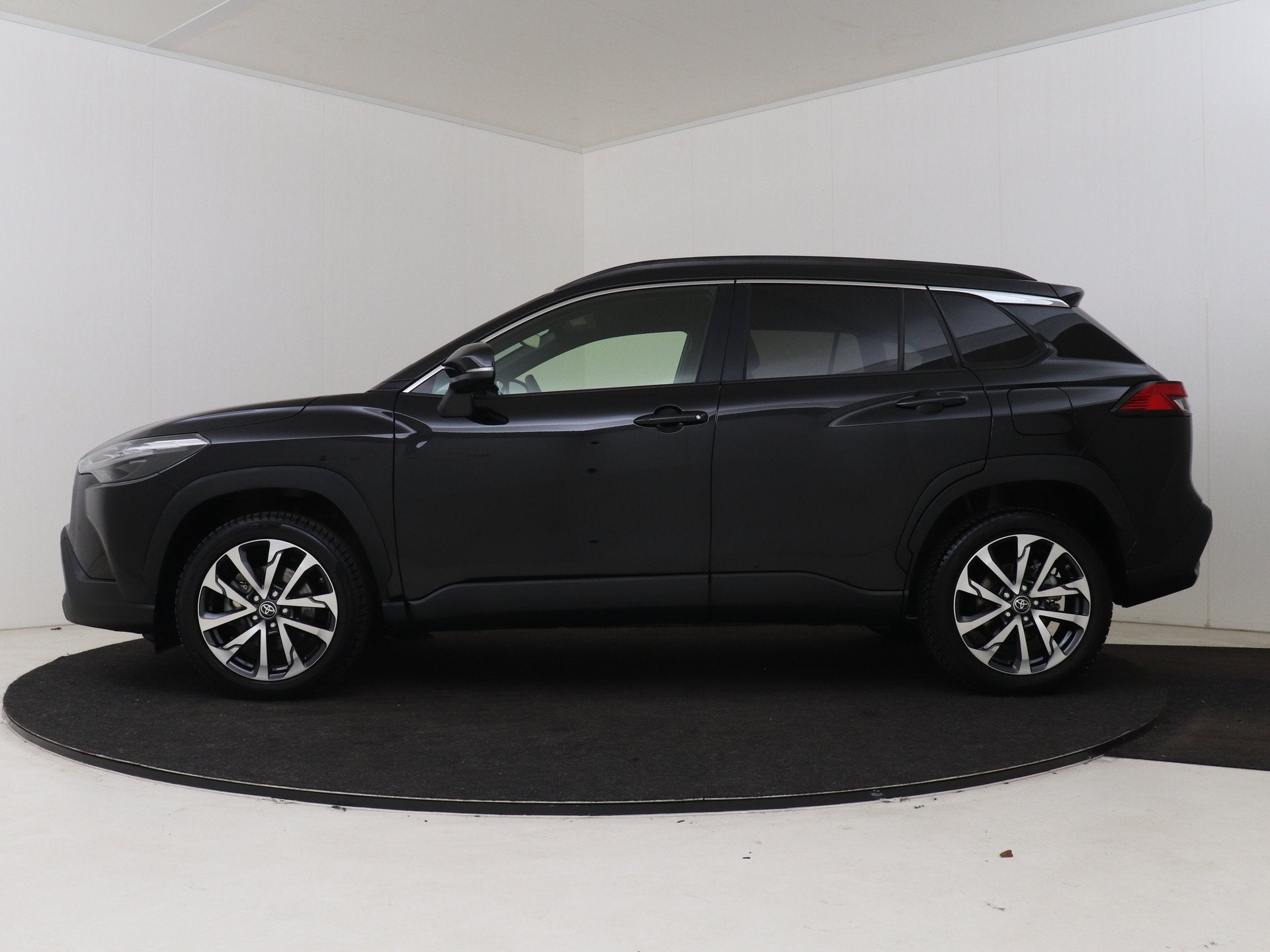 Toyota Corolla Cross Hybrid 140 Style | NL dealeronderhouden, Auto's, Toyota, Stof, Gebruikt, 4 cilinders, Zwart
