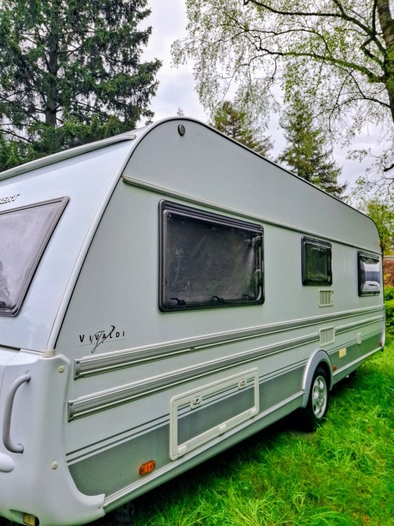 Tabbert Vivaldi 560 | '12 | Fransbed | Badkamer | Rondzit, Caravans en Kamperen, Caravans, Rondzit, Tabbert, 2 aparte bedden, 5 tot 6 meter