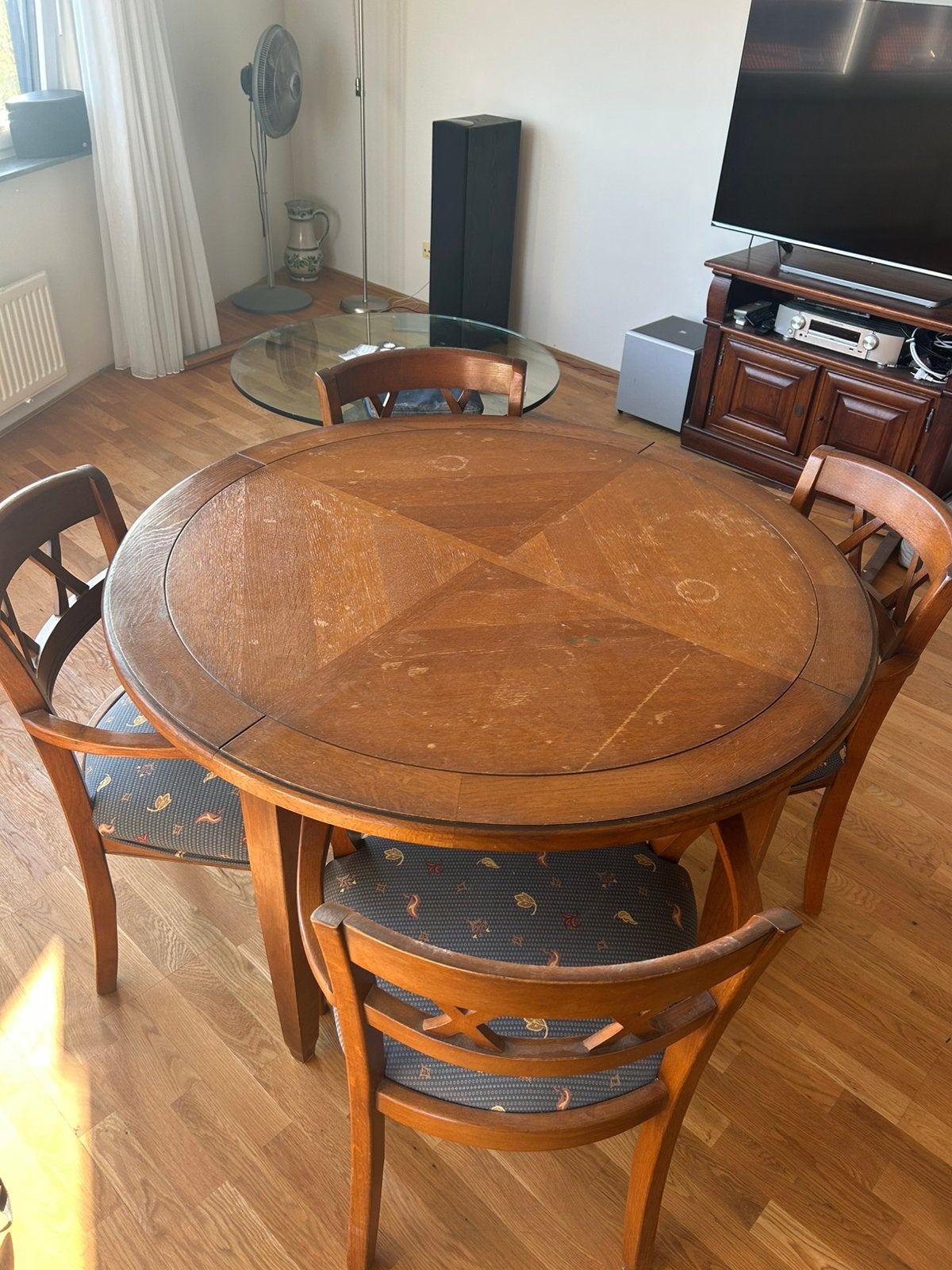 Ronde eiken houten eettafel met 4 stoelen, Antiek en Kunst, Ophalen