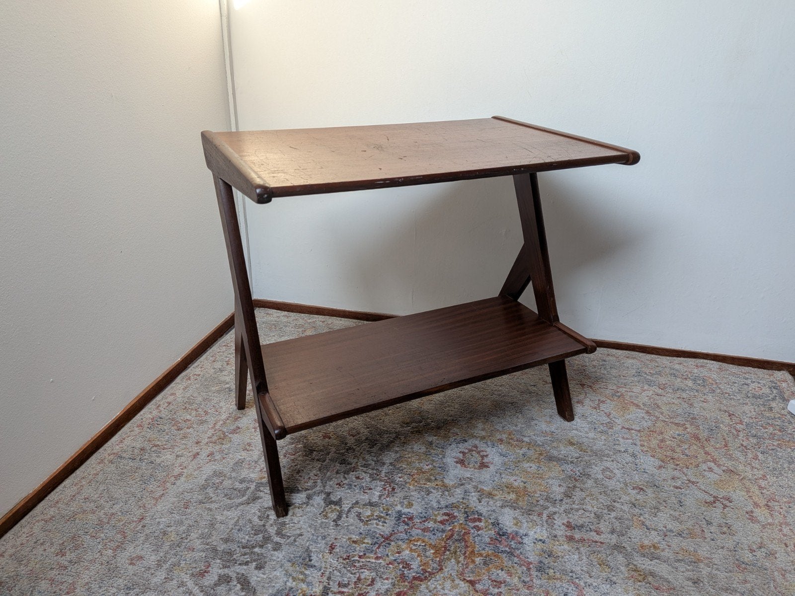 Vintage bijzettafel met twee niveaus, 45 tot 60 cm, Gebruikt, Vintage, Mid-century modern, Rechthoekig