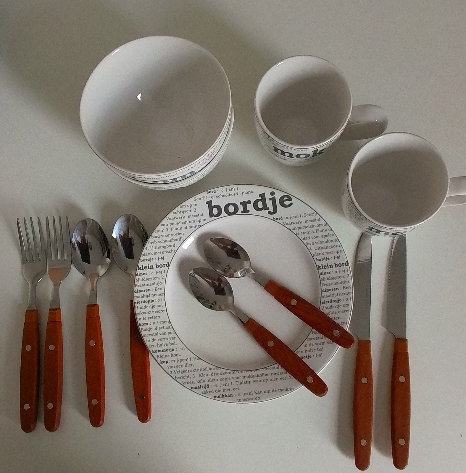 --- Leuk serviesset voor 2 personen ---, Ophalen of Verzenden, Zo goed als nieuw, Bord(en), Overige stijlen