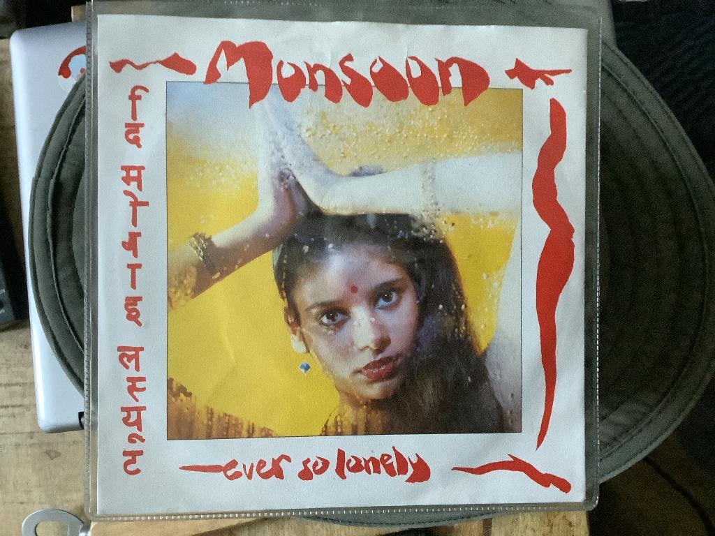 Monsoon misprint, Fotohoes, Ophalen, Zo goed als nieuw, Wereldmuziek
