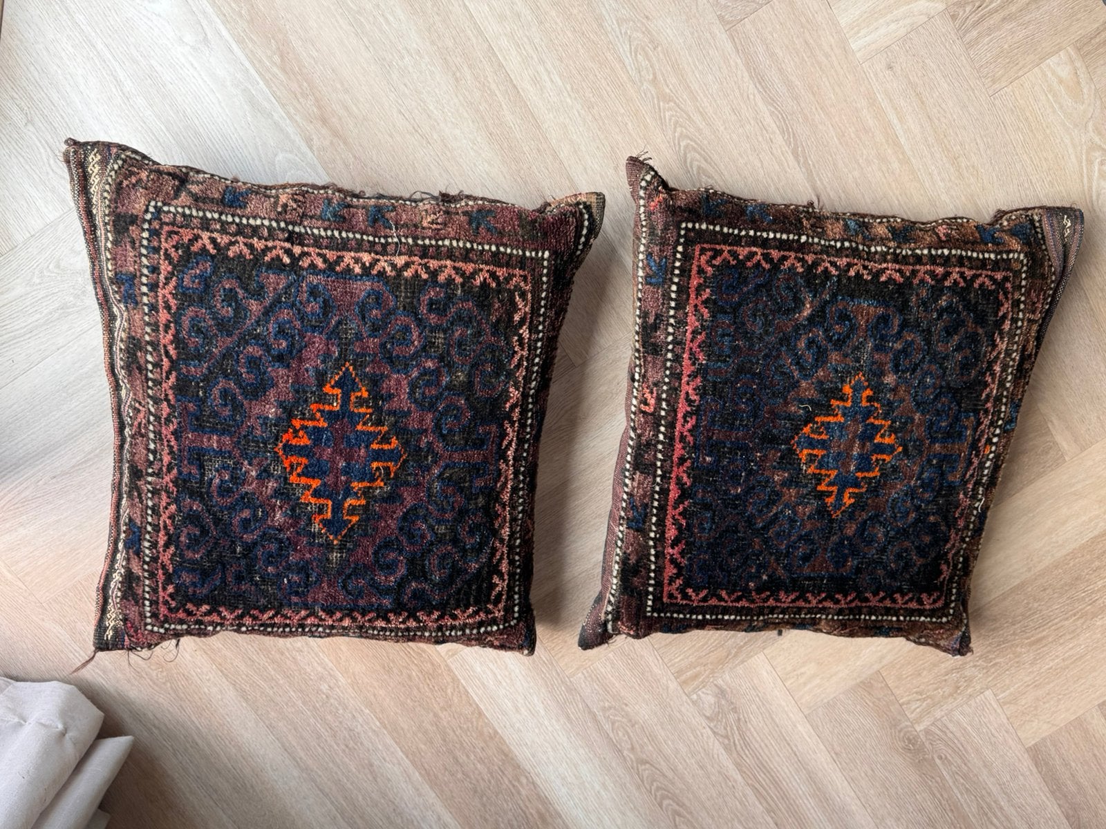 Set van 2 handgemaakte vintage Baluch kussens Kelim/khorjin, Khorjin, 50 tot 100 cm, Bruin, Vierkant