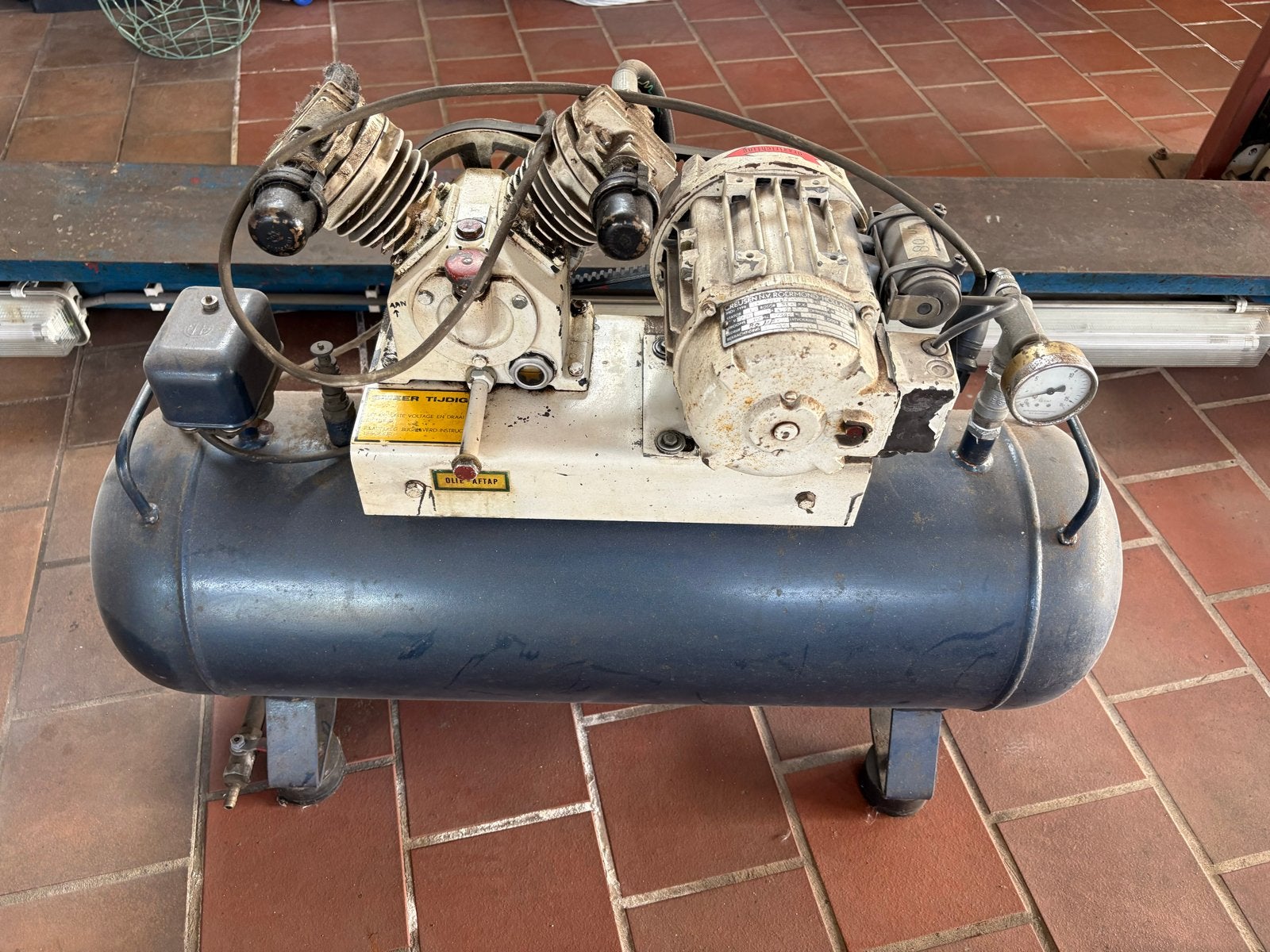 Goed werkende compressor - De Backer's Compressoren, Ophalen, Gebruikt, 10 bar of meer, Minder dan 200 liter/min