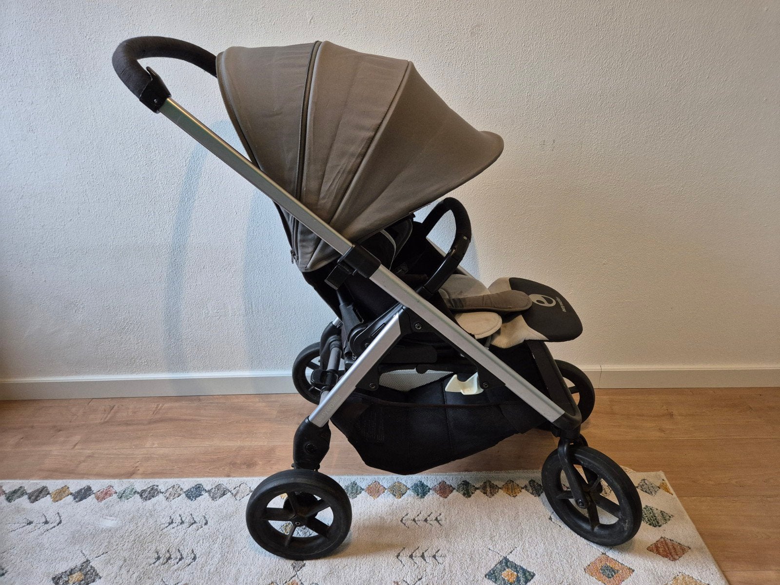 Easywalker Harvey 2 kinderwagen met reiswieg en voetenzak, Gebruikt, Combiwagen, Met reiswieg, Ophalen