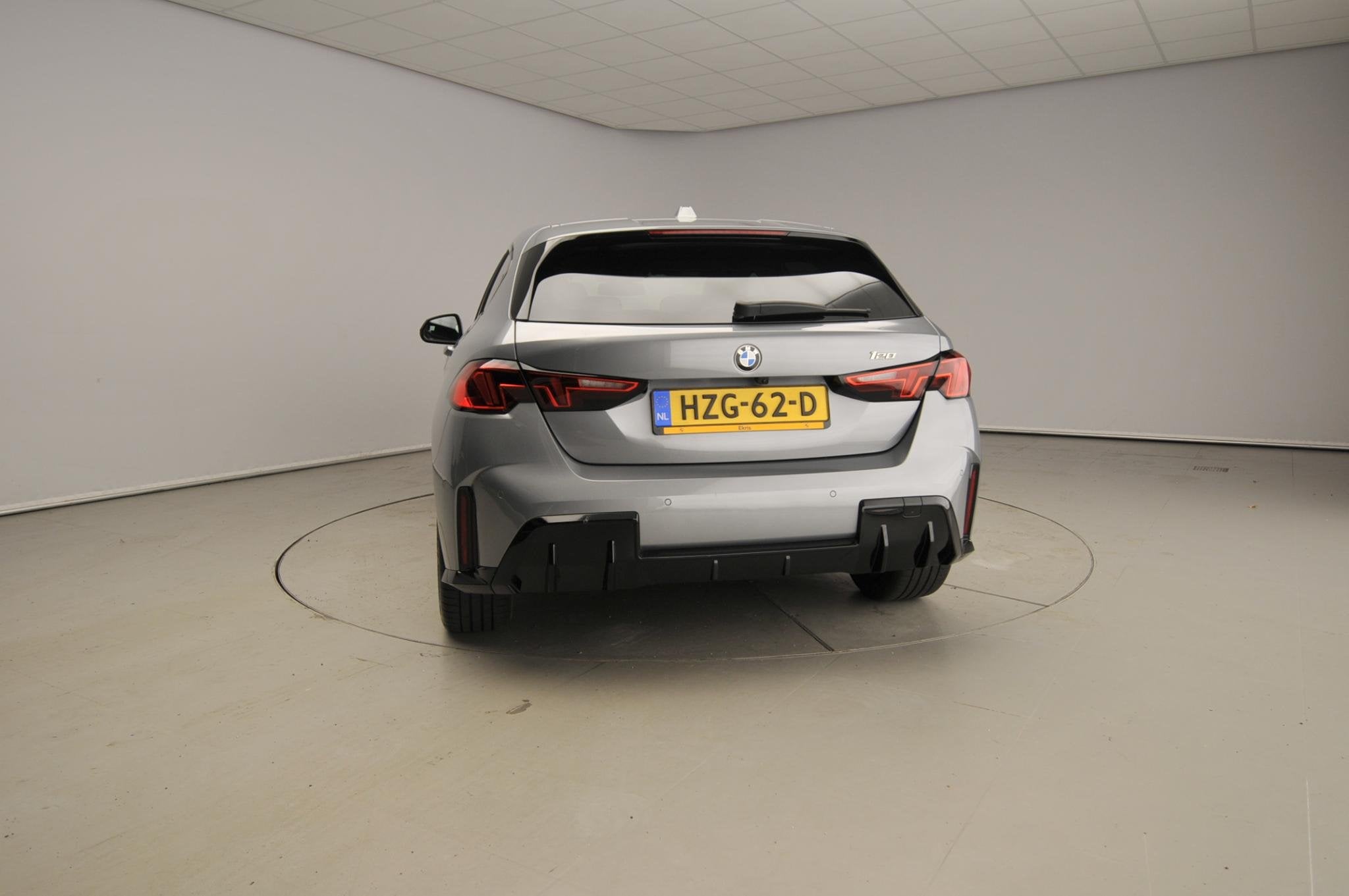 BMW 1 Serie 5-deurs 120 | M-Sportpakket | LED | Navigatie |, Auto's, Gebruikt, Origineel Nederlands, Bedrijf, 19 km/l
