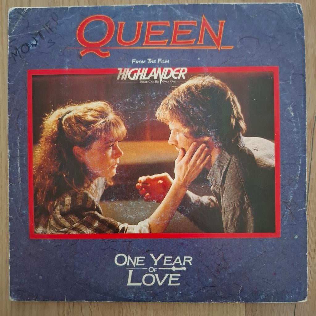 Queen 7" vinyl single  One Year Of Love, Ophalen of Verzenden, Gebruikt, Overige formaten, Poprock