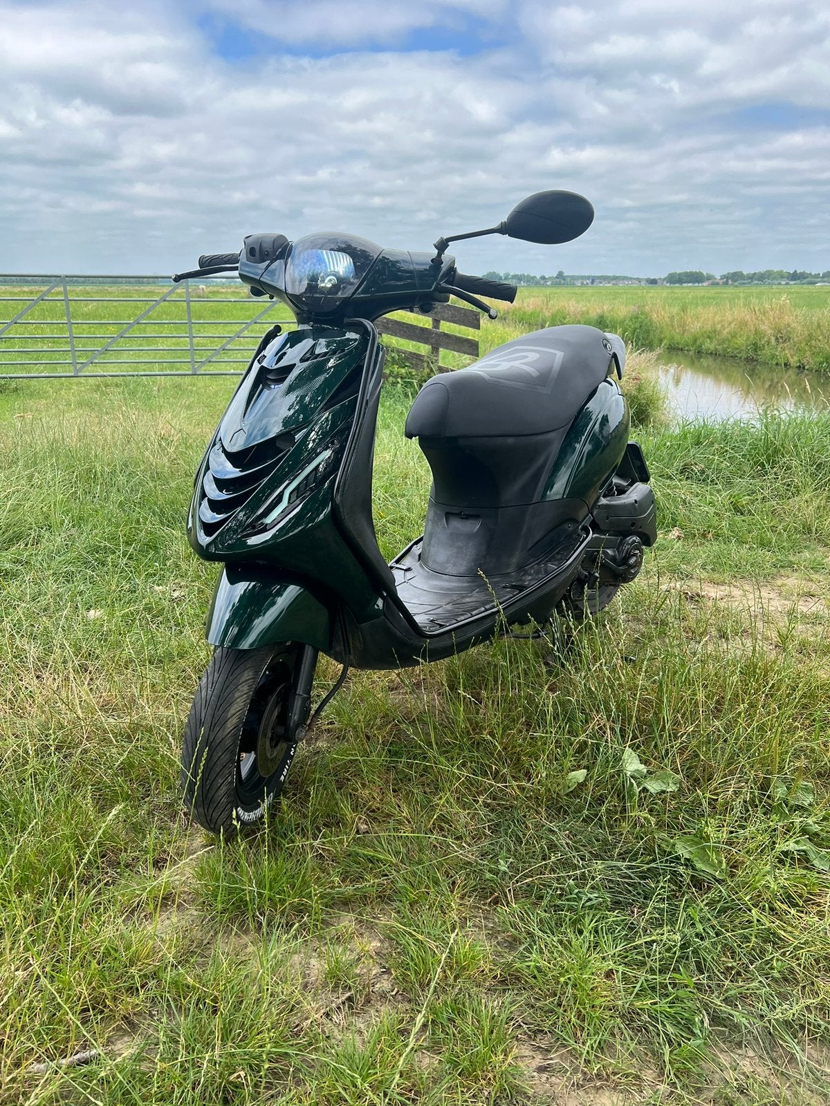 Zip full option 50 cc 4 takt, Ophalen, Maximaal 45 km/u, Zip, Zo goed als nieuw