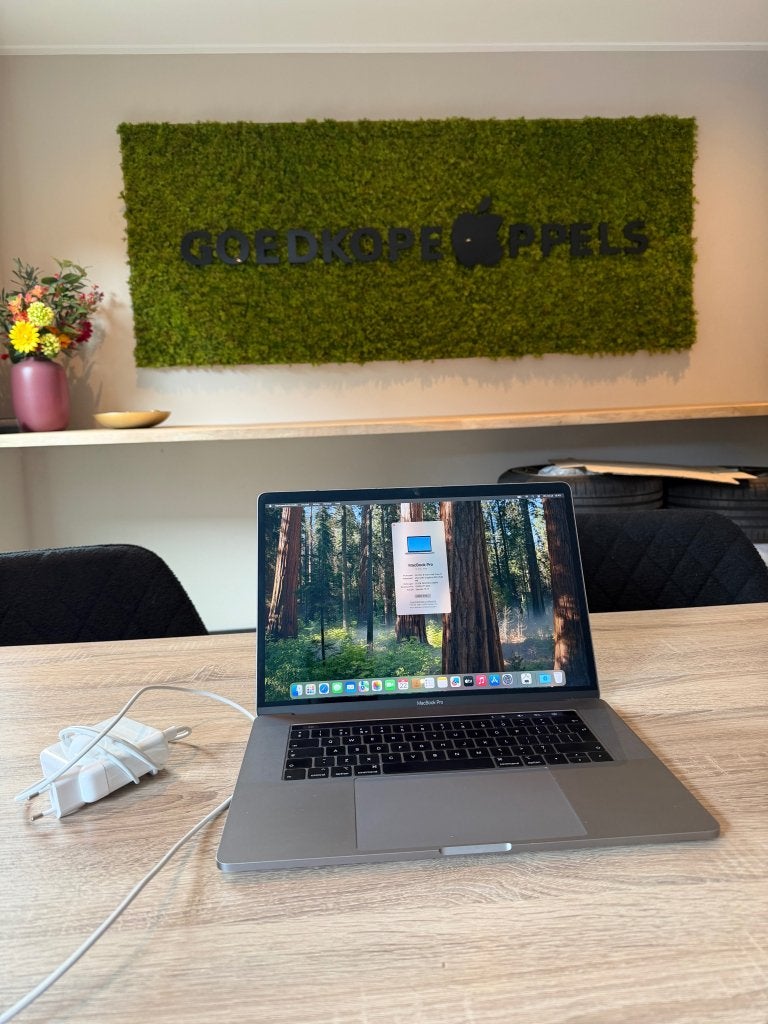 MacBook Pro 2018 15 inch i7 32GB 512GB Space Grey, Gebruikt, Cupertino California, Support@apple.com, Ophalen