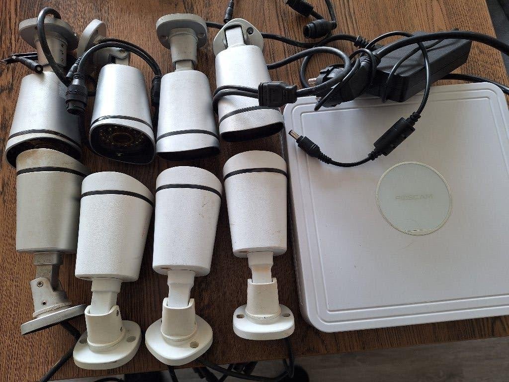 Foscam NVR Kit FN3108XE-B8-2T met 8 FI9800XE camera's, Ophalen of Verzenden, Gebruikt, Buitencamera