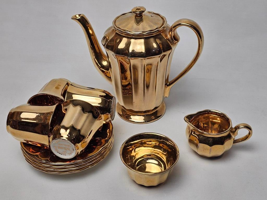 # Wade Royal Victoria serviesje goudkleurig, Antiek en Kunst, Antiek | Servies los, Ophalen of Verzenden