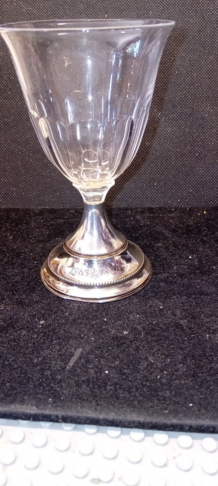 Antiek kristallen likeurglas met zilveren voet. Biedermeier., Verzamelen, Glas en Borrelglaasjes, Ophalen of Verzenden, Zo goed als nieuw