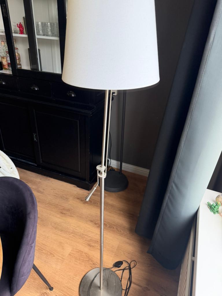 Witte vloerlamp met zilveren poot, Ophalen, Zo goed als nieuw, 150 tot 200 cm