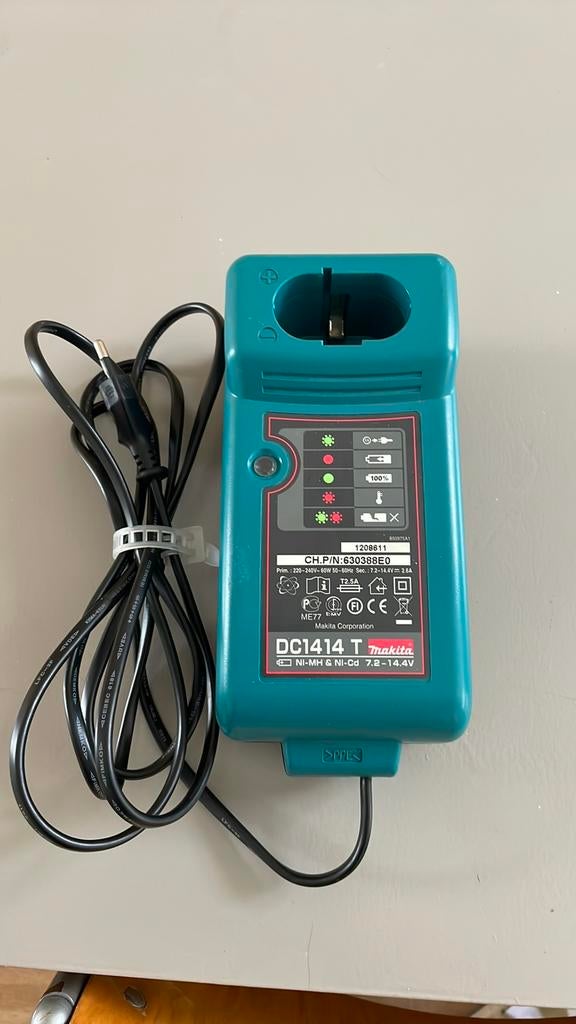 Makita accu lader DC1414 T, Ophalen of Verzenden, Zo goed als nieuw