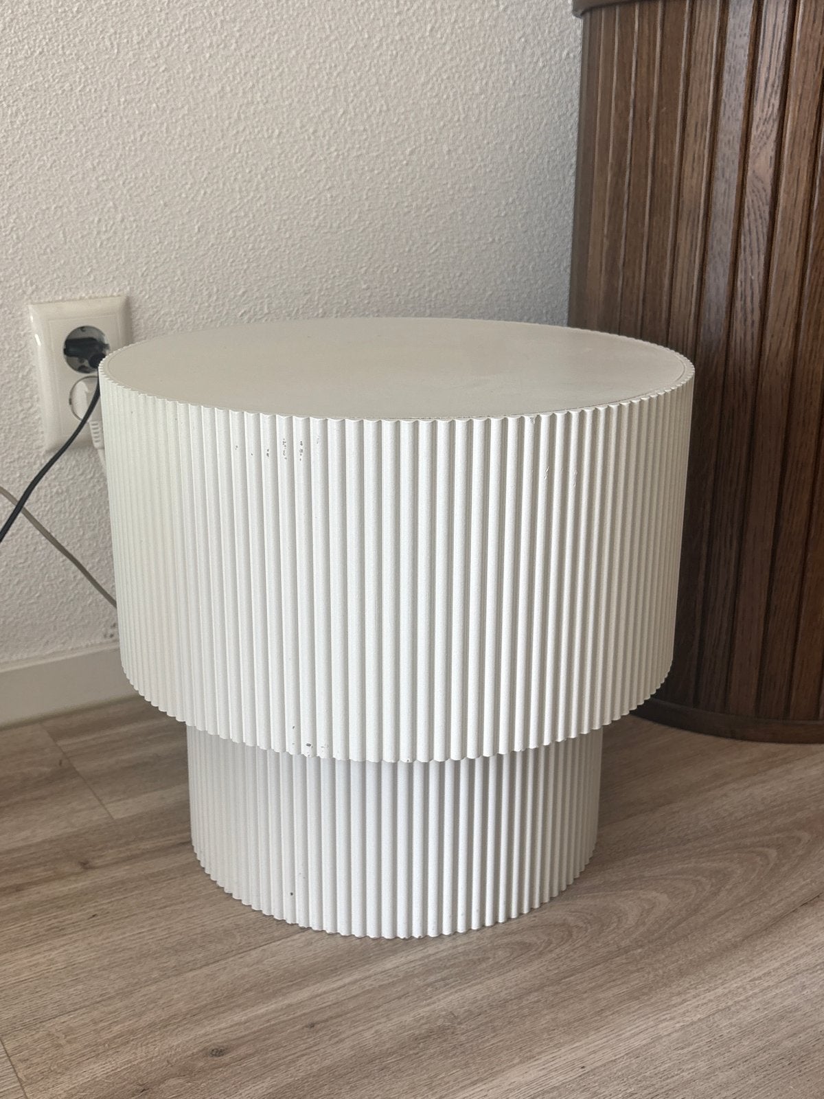 Witte ronde bijzettafel, Overige materialen, Minder dan 55 cm, Gebruikt, Rond