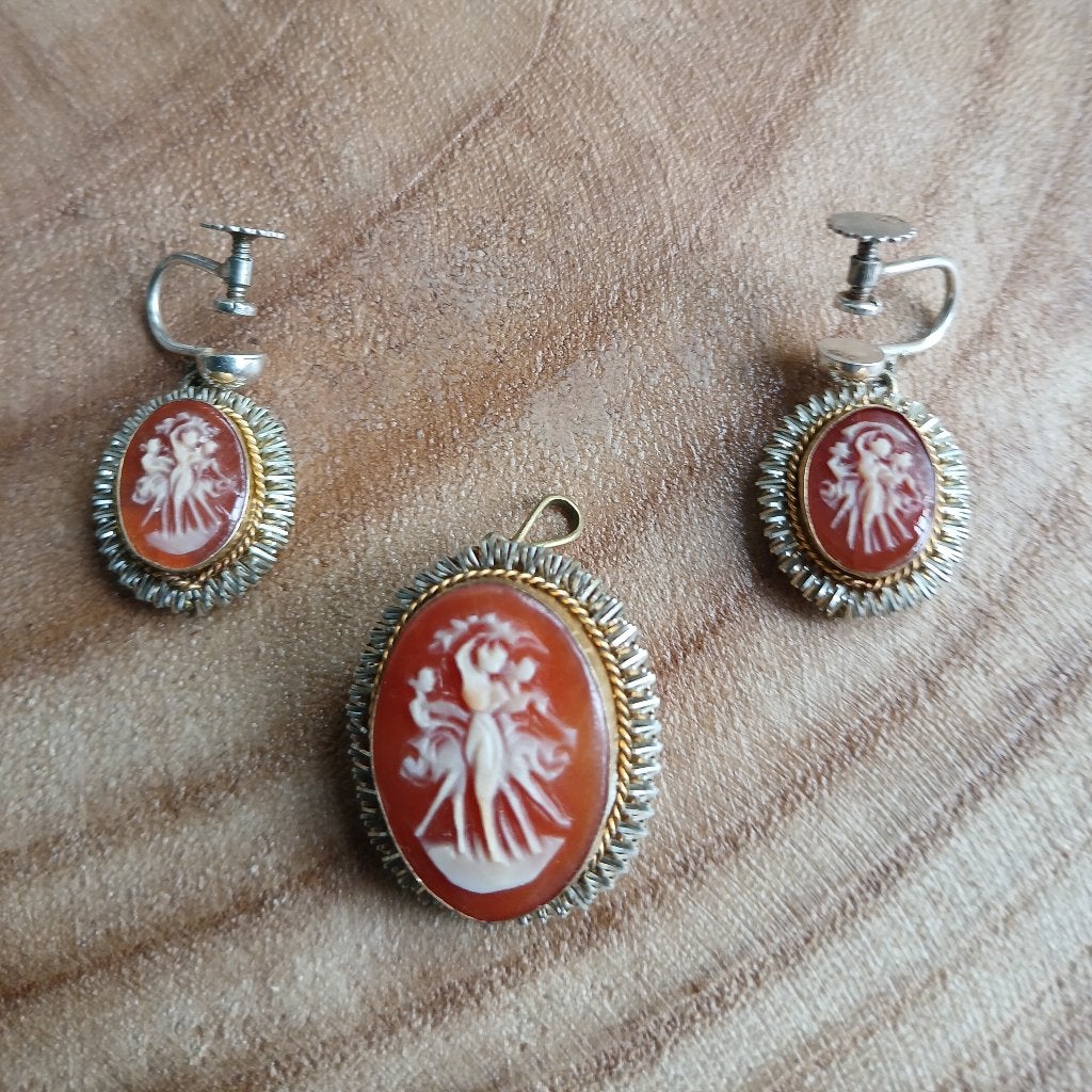 Camee set Three Graces, Sieraden, Tassen en Uiterlijk, Antieke sieraden, Verzenden, Overige materialen, Hanger, Verguld