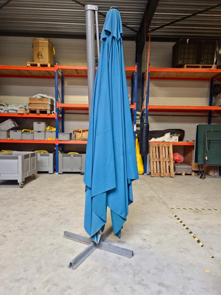 Grote zweefparasol 4x4 meter, Ophalen, Verstelbaar, Gebruikt, Zweefparasol