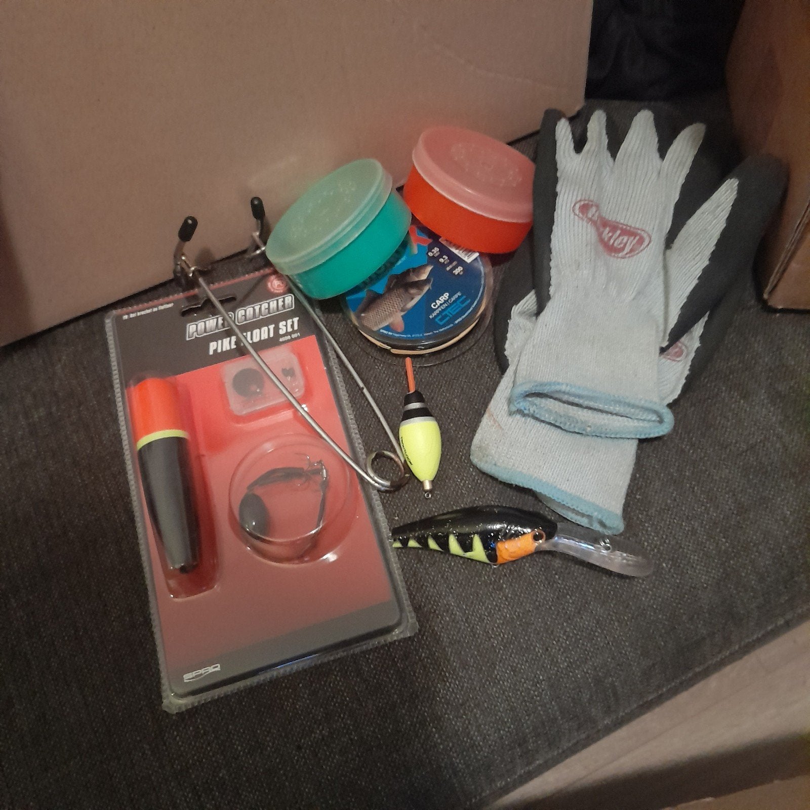 Visspullen set: dobbers, kunstaas, lijn en handschoenen, Ophalen of Verzenden, Gebruikt, Dobber of Lood
