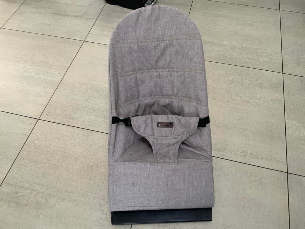 Quete baby wippertje - Zo goed als nieuw - Lichtgrijs, Kinderen en Baby's, Wipstoeltjes, Ophalen of Verzenden, Zo goed als nieuw