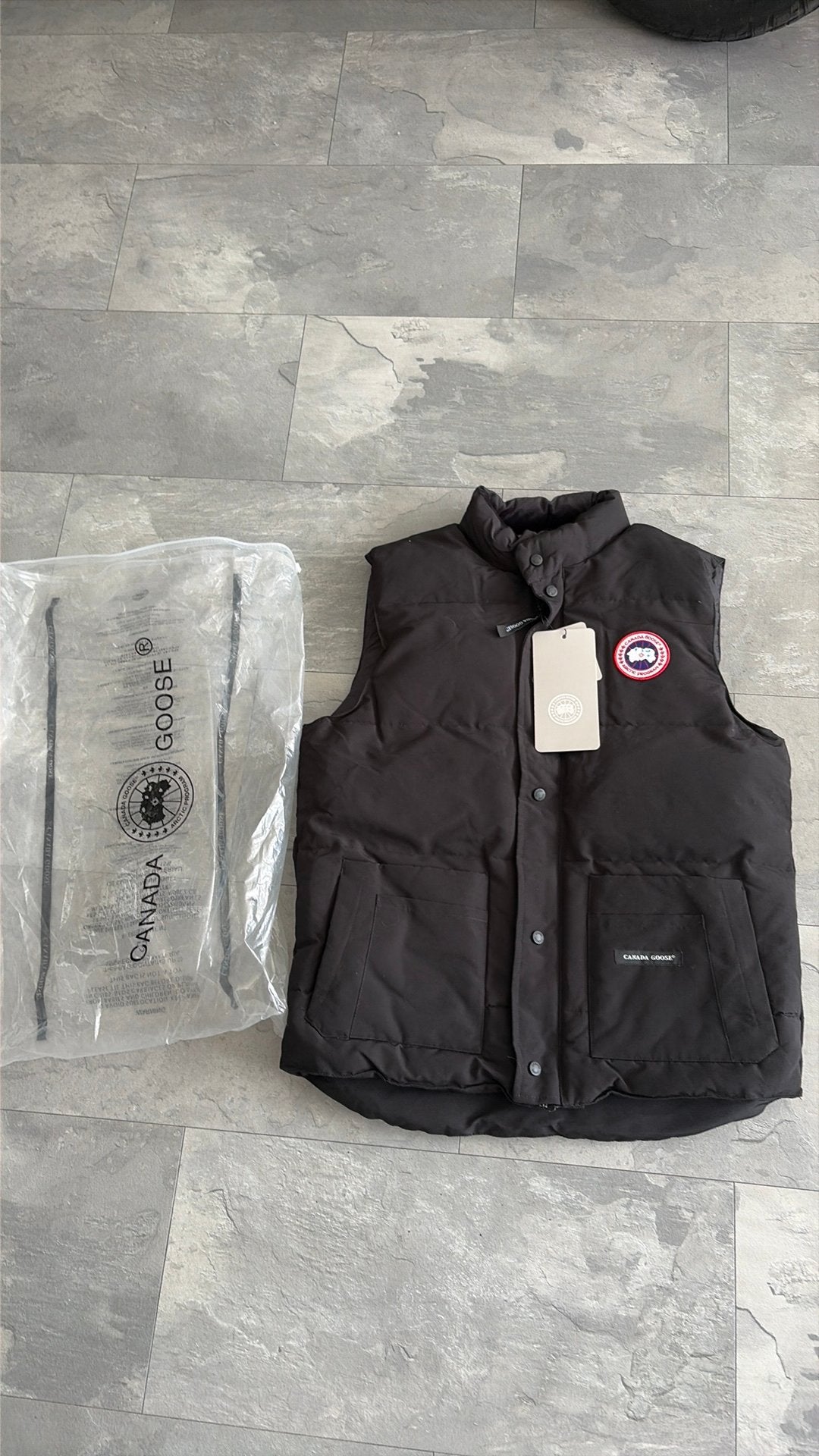Canada goose bodywarmer MAAT L/XL, Kleding | Dames, Bodywarmers, Ophalen of Verzenden, Nieuw, Maat 46/48 (XL) of groter, Zwart