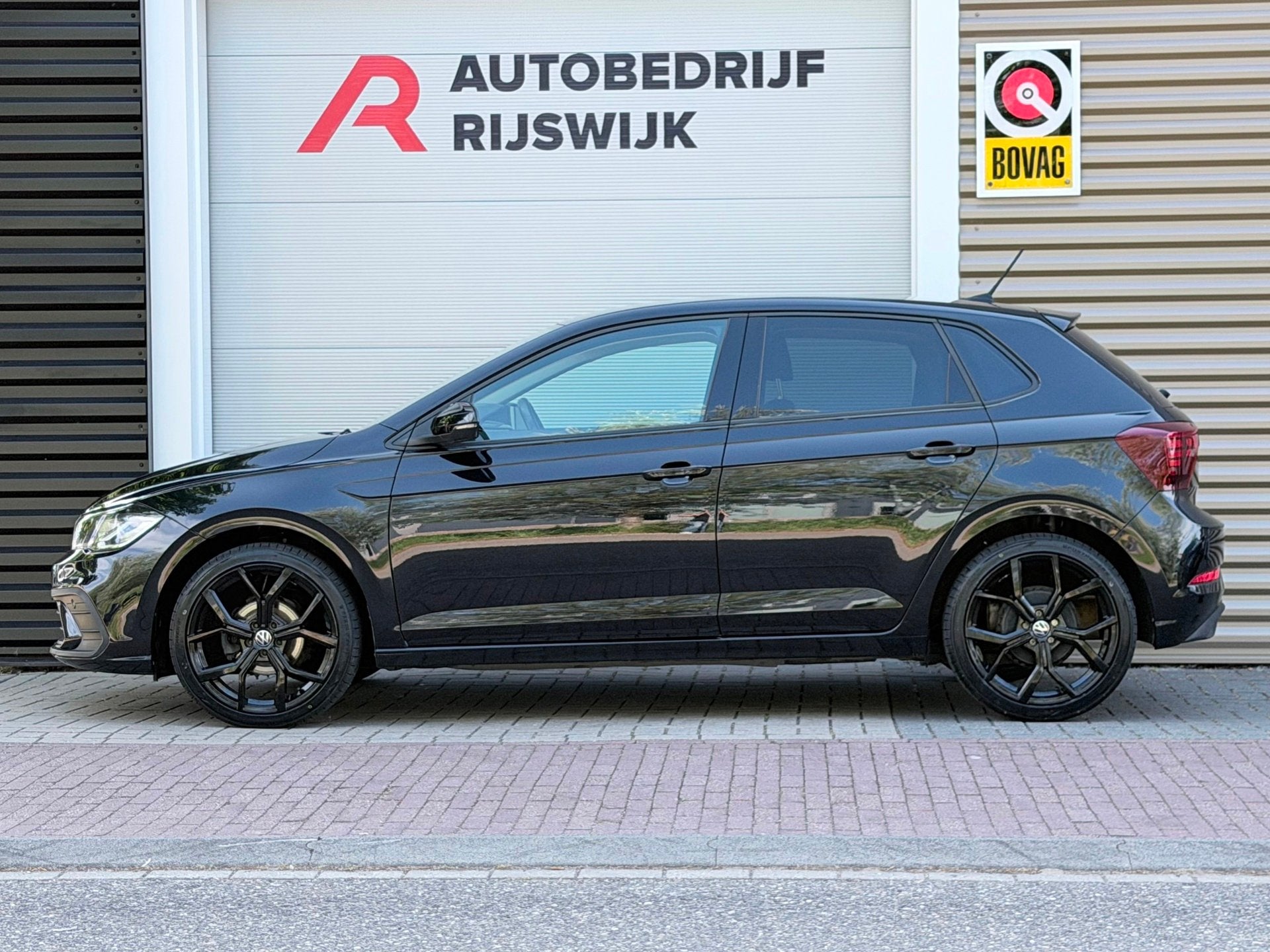 Volkswagen Polo 1.0 TSI Life AppleCarPlay/Keyless, Gebruikt, 95 pk, 1096 kg, Zwart