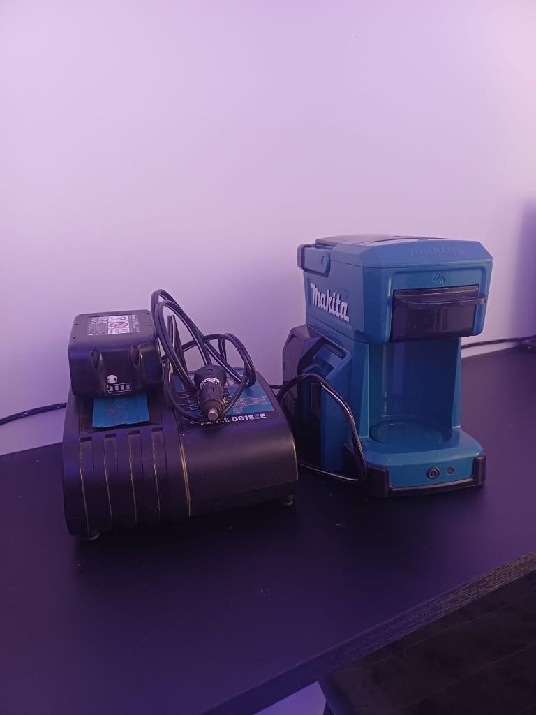 Makita koffiepadmachine, Witgoed en Apparatuur, Koffiezetapparaten, Ophalen of Verzenden, Zo goed als nieuw, Koffiemachine, Koffiepads en cups