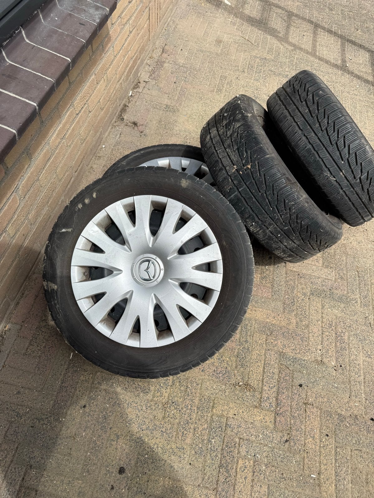 Gratis Mazda 3 2006 stalen velgen en winterbanden met wielka, Ophalen, Gebruikt