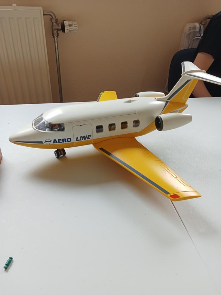 Playmobil vliegtuig met poppetjes en koffers, Ophalen of Verzenden, Zo goed als nieuw