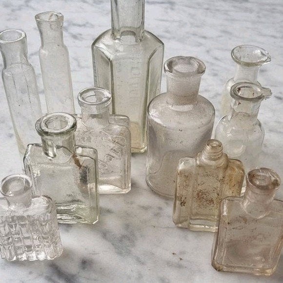 Set van 11 antieke glazen flesjes/medicijnflesjes, Antiek en Kunst, Antiek | Vazen, Ophalen of Verzenden