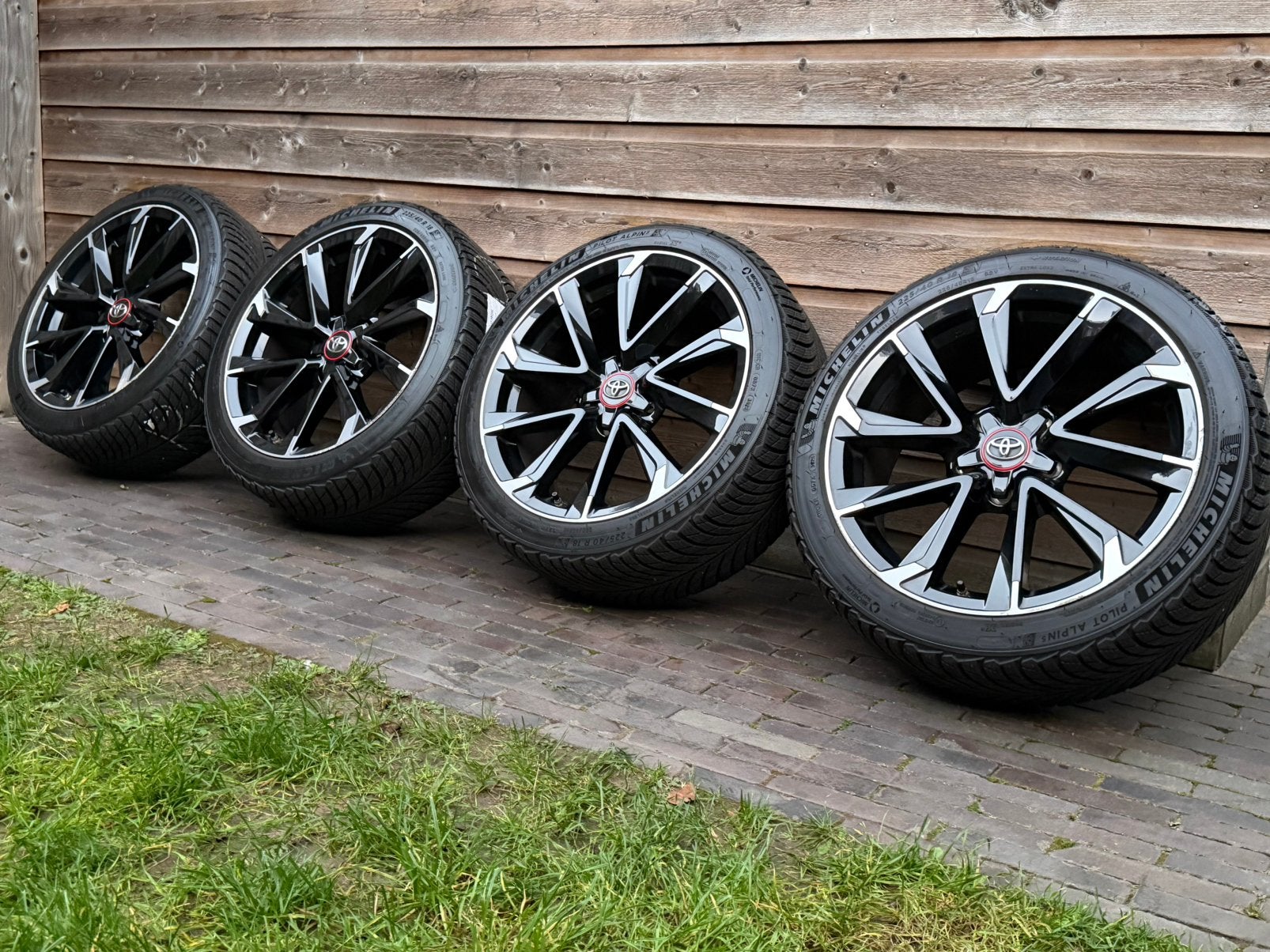 Orig Toyota Corolla GR Sport 18 inch velgen + winterbanden, 18 inch, Gebruikt, Banden en Velgen, Personenwagen