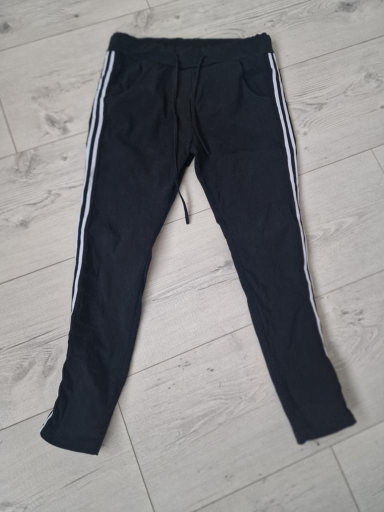 Zwarte joggingbroek met witte strepen, Kleding | Dames, Broeken en Pantalons, Gedragen, Maat 36 (S), Zwart, Lang, Ophalen of Verzenden