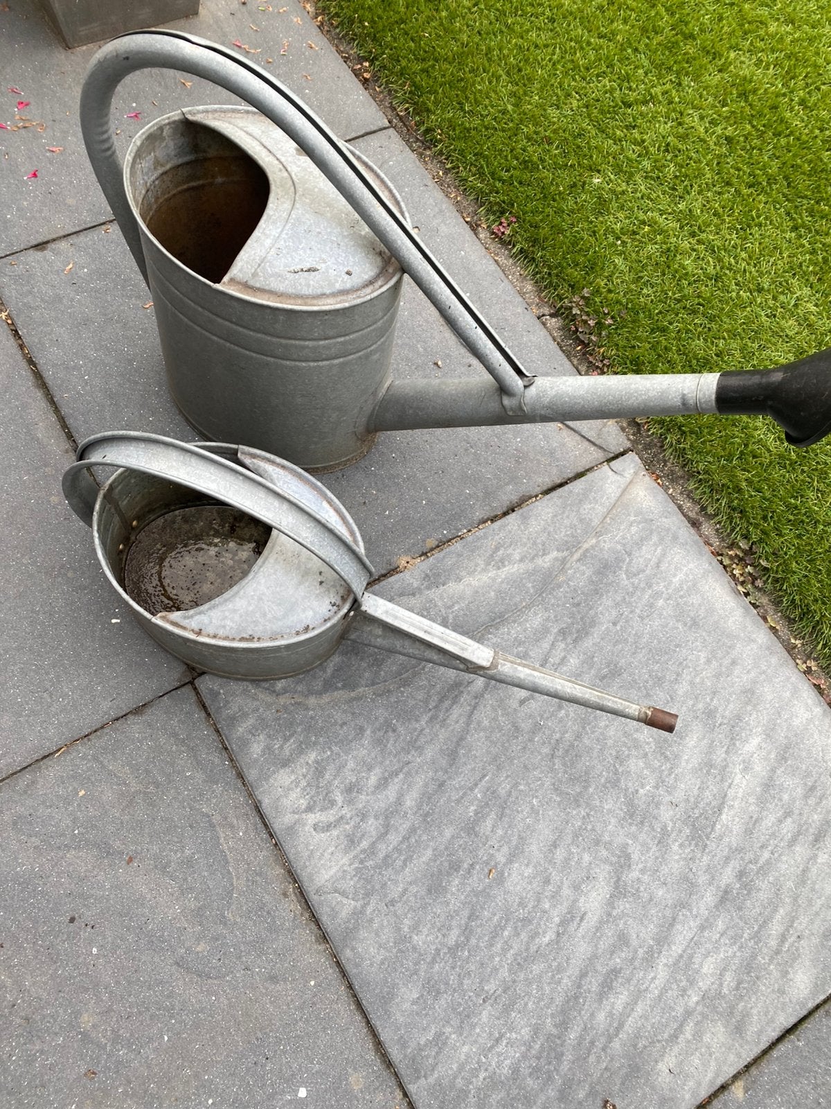 2 zinken gieters igst, Tuin en Terras, Gieters, Ophalen, Gebruikt, Overige materialen