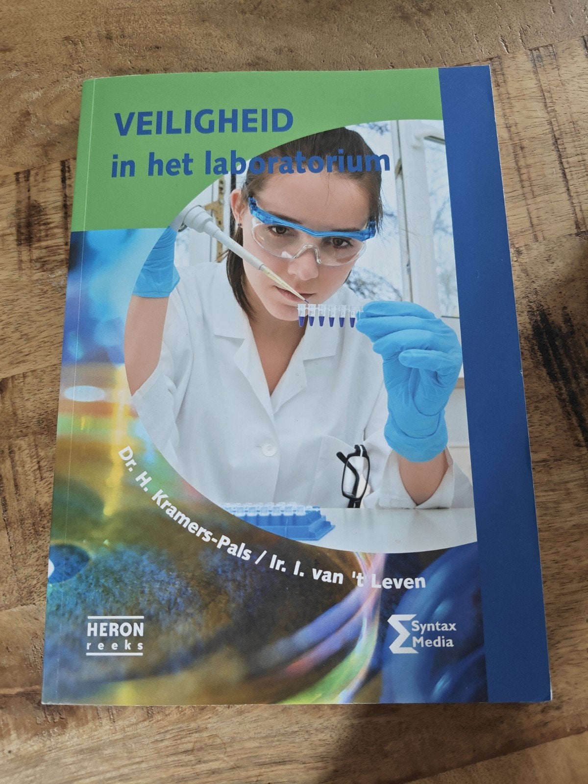 Veiligheid in het laboratorium - Studieboek, Boeken, Gelezen, Dr. H. Kramers-Pals / Ir. I. van 't Leven, Beta, HBO