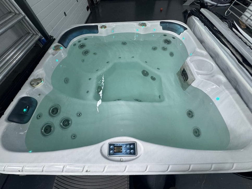 Nette Balboa Jacuzzi 209x209x90cm - Plug & Play, Gebruikt, Spaboer, Info@spaboer.nl, Overige typen