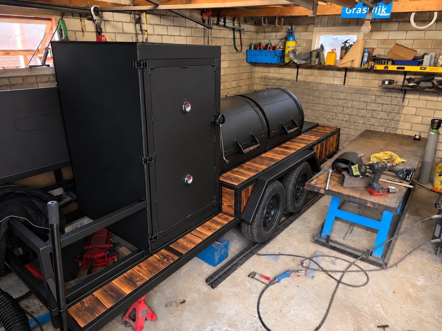 Smoker op aanhanger incl argentijnse grill., Ophalen, Houtskool, Vrijstaand