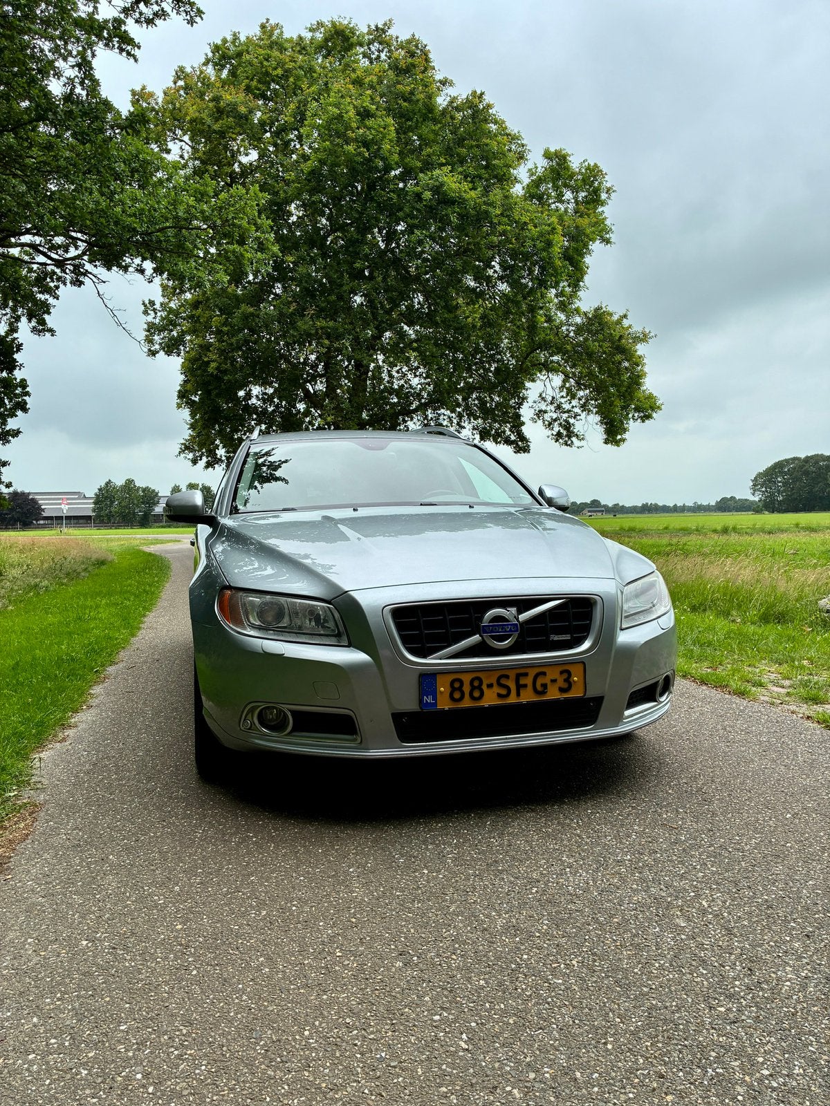 Volvo V70 2.0T R-design Automaat, Auto's, Volvo, 1800 kg, Zwart, 4 cilinders, Regensensor