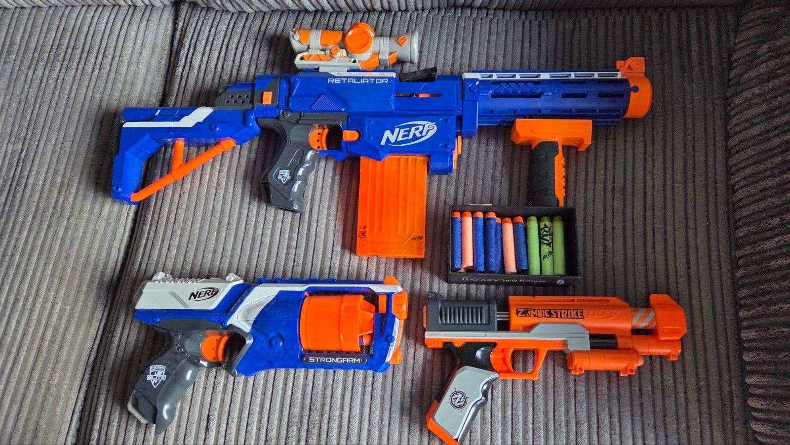 3 grote Nerf pistolen en 3 kleine pistolen met pijltjes, Ophalen of Verzenden, Gebruikt