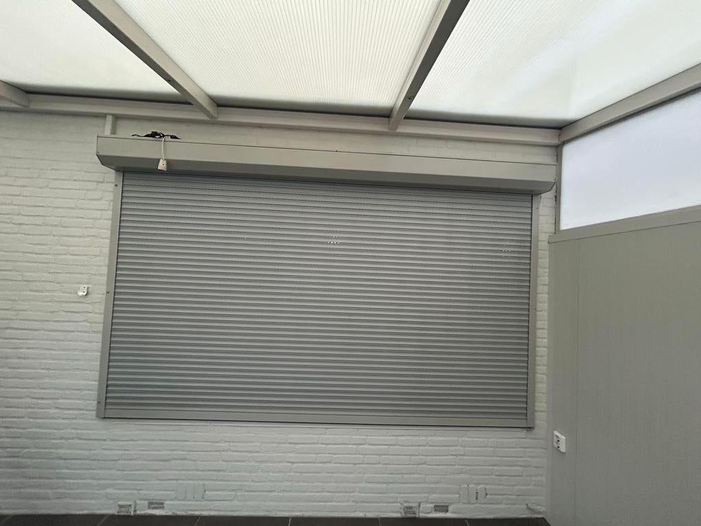 Elektrisch rolluik met Somfy bediening 302x185, Doe-het-zelf en Verbouw, Rolluiken, Ophalen, Gebruikt, 200 cm of meer, 200 cm of meer