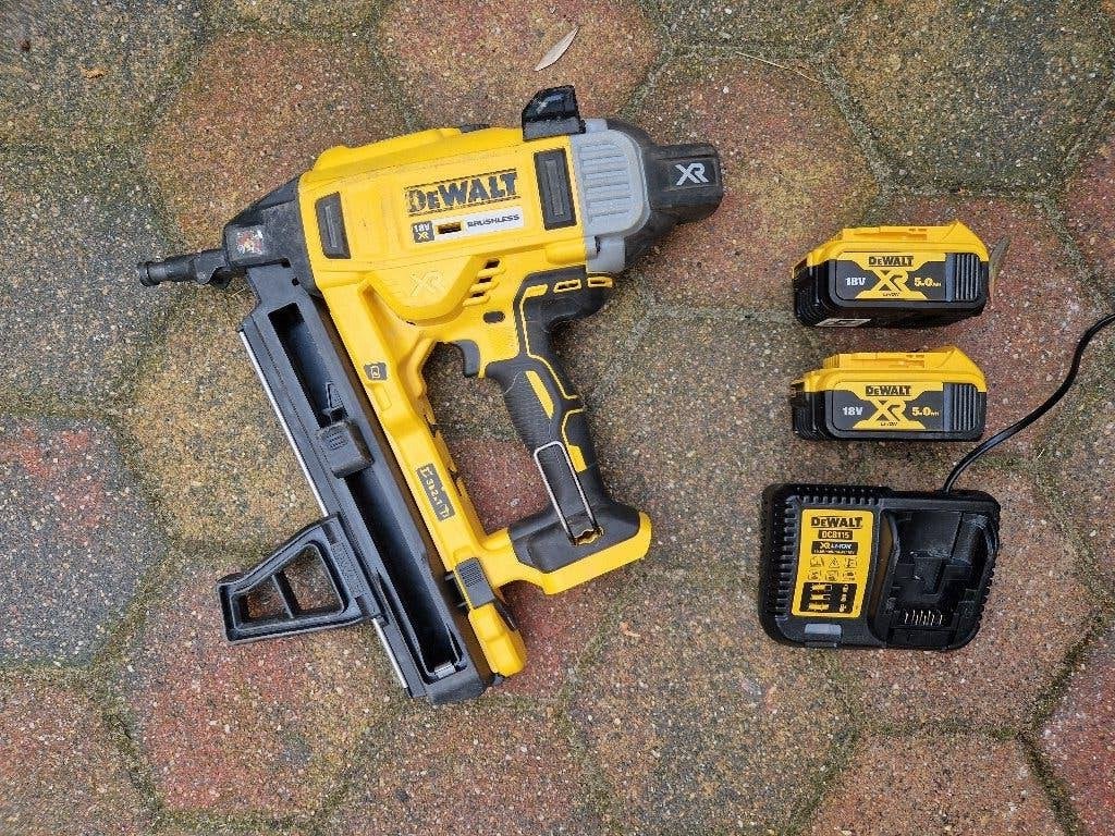 Beton tacker, Doe-het-zelf en Verbouw, Gereedschap | Handgereedschap, Ophalen, Zo goed als nieuw, Tacker/nietmachine, DeWalt