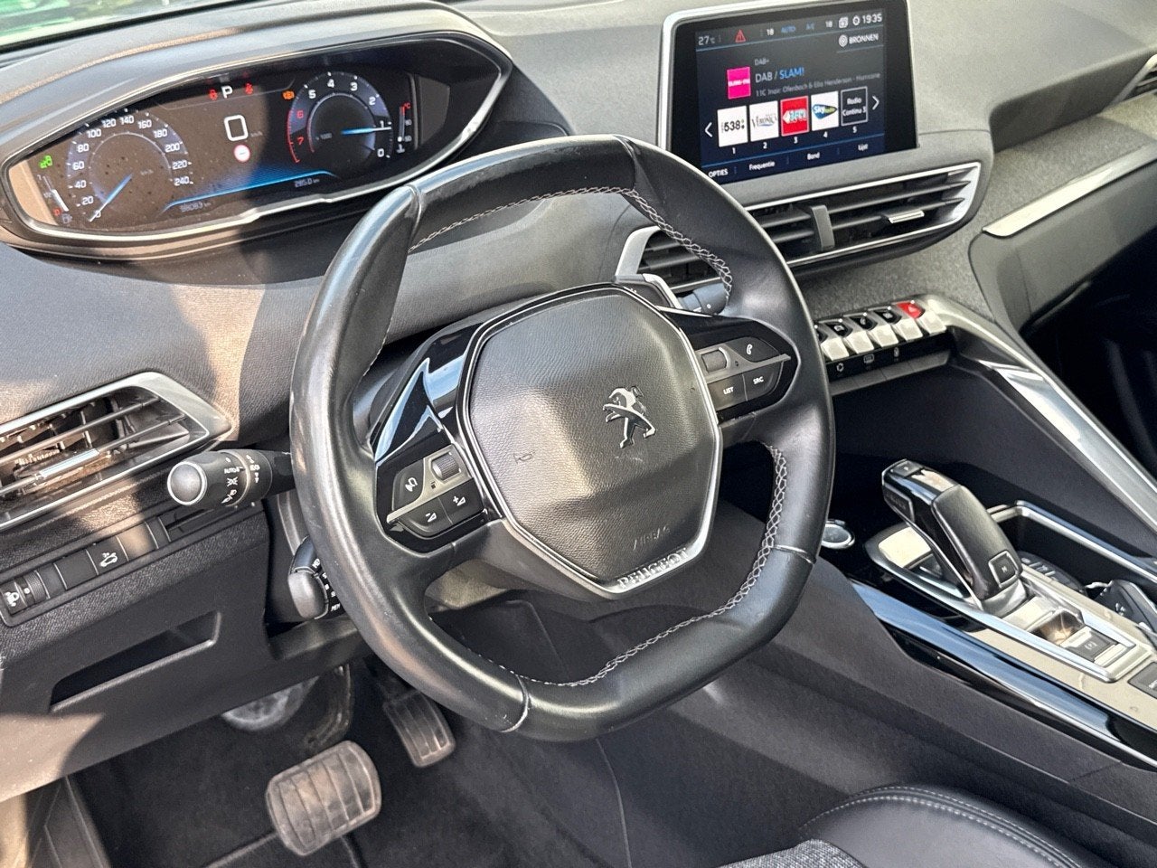 Peugeot 3008 1.2 PureTech Première AUTOMAAT / NAVI / CAMERA, Auto's, Dealer onderhouden, Gebruikt, 1199 cc, Leder en Stof
