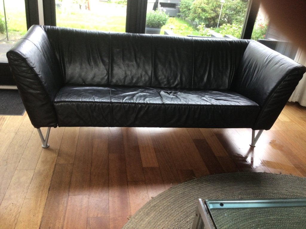 Design zwarte leren driepersoonsbank - “yez”. van Harvink, Huis en Inrichting, Ophalen, Driepersoons, 75 tot 100 cm, Zo goed als nieuw