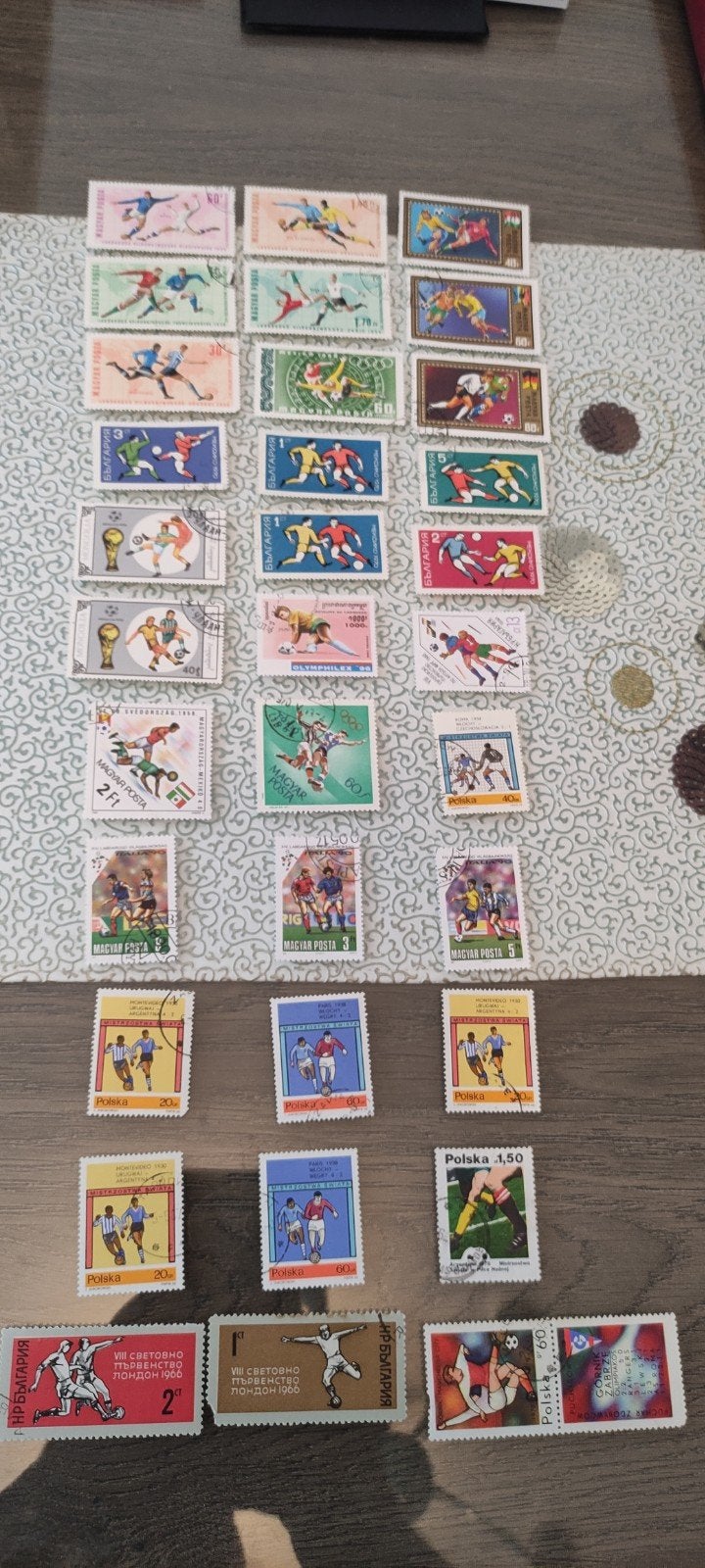 Voetbal Postzegels - Diverse Landen en Periodes, Ophalen of Verzenden, Na 1940, Gestempeld