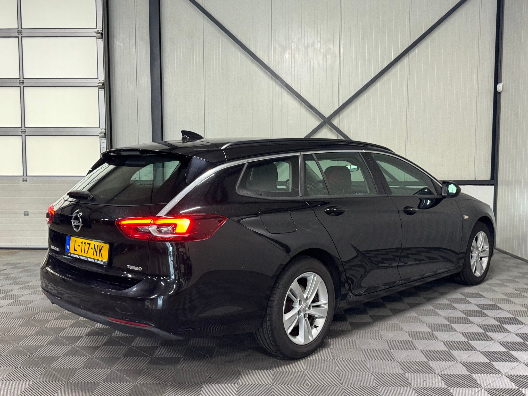 Opel Insignia Sports Tourer 1.5 Turbo | Business Executive |, Auto's, 13 km/l, Euro 6, Zwart, 1490 cc