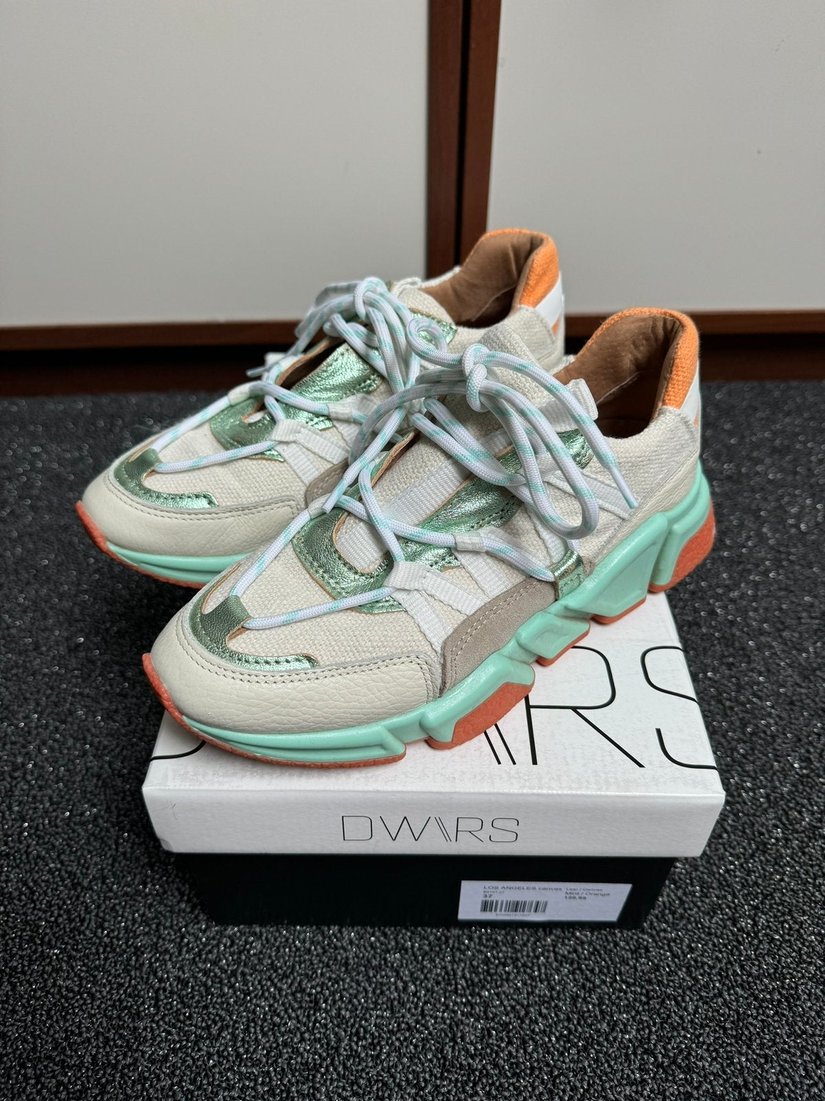 Creme mint met oranje sneakers maat 36 DWRS Als nieuw, Kleding | Dames, Schoenen, Overige kleuren, Ophalen of Verzenden, Sneakers of Gympen