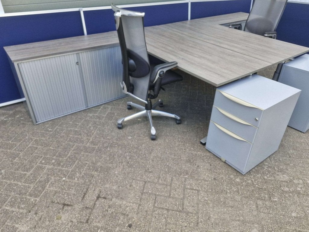 40x Steelcase bureau nieuwe bladen (ook kasten etc te koop), In hoogte verstelbaar, Shopeu@steelcase.com, Ophalen of Verzenden