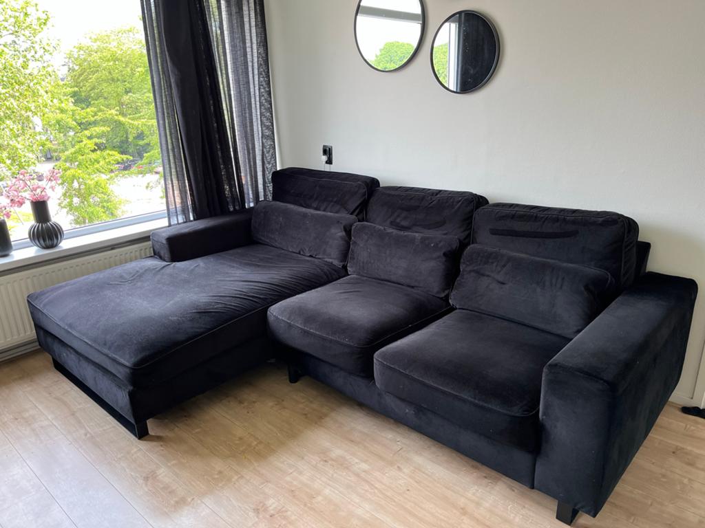 GRATIS AFHALEN  Zwarte velvet loungebank - 2 jaar oud, Huis en Inrichting, Banken | Bankstellen, Ophalen, 250 tot 300 cm, Gebruikt