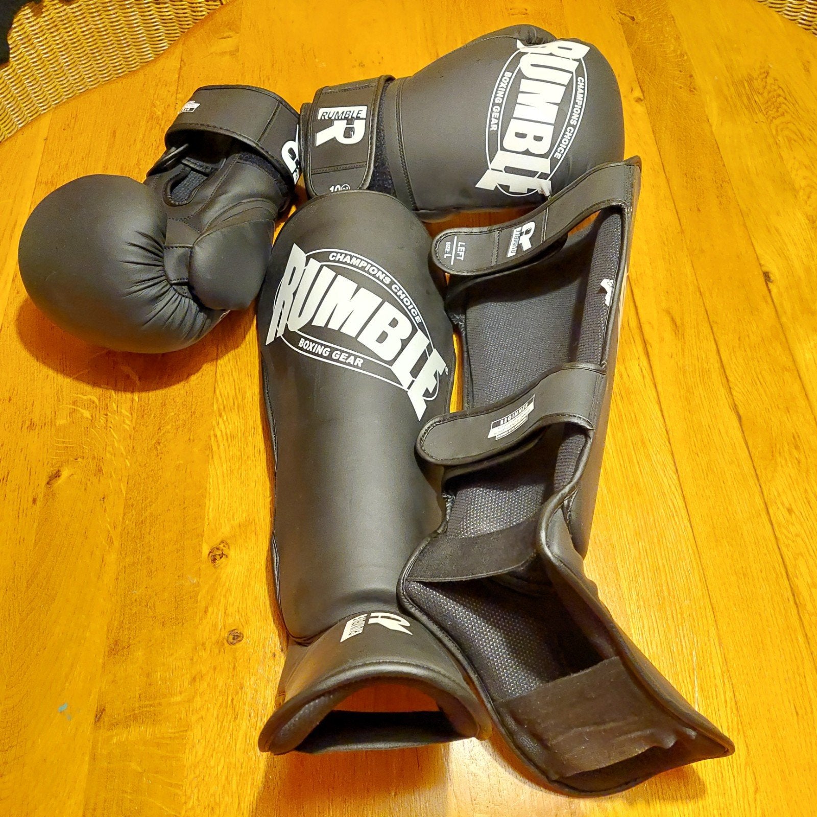 Kickboks set zgan, Ophalen of Verzenden, Zo goed als nieuw, Bokshandschoenen