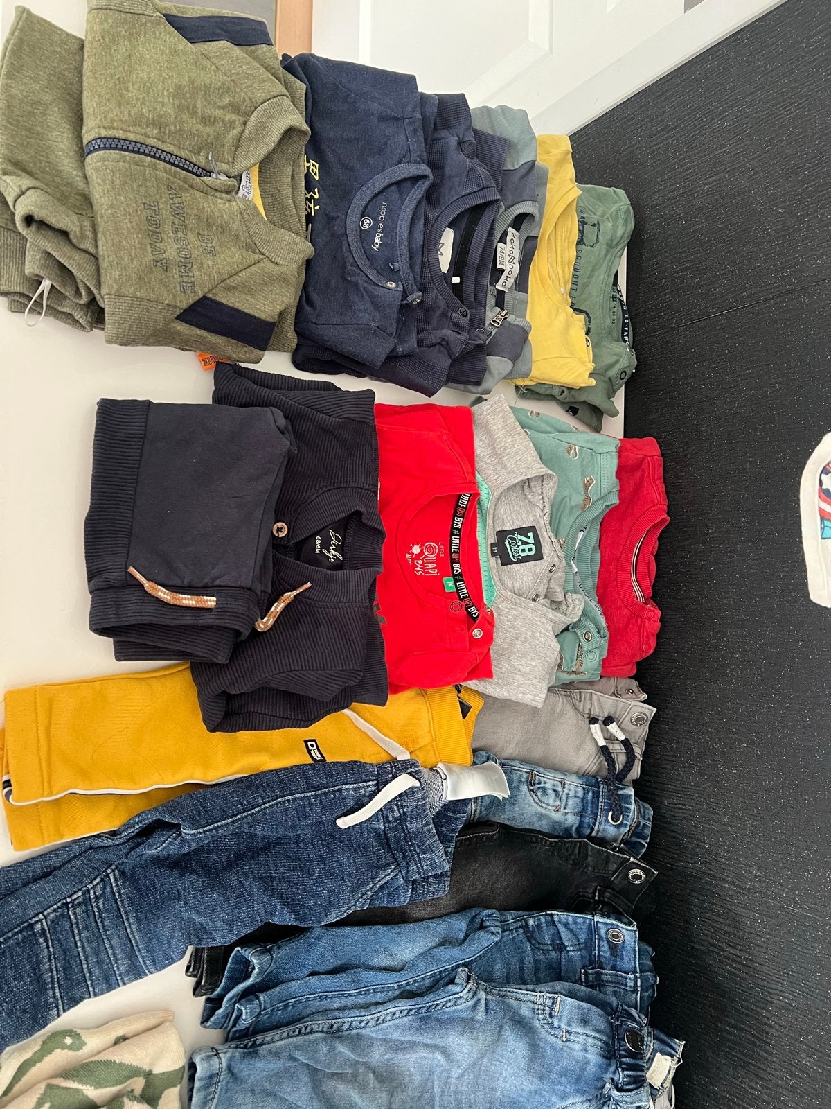 2 vuilniszakken jongens kleding maat 62-86 + Nike Air Max 19, Ophalen, Zo goed als nieuw, Jongen