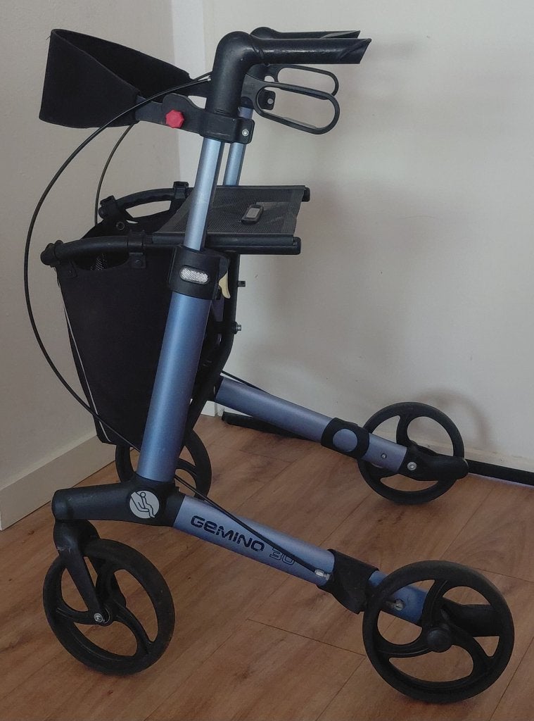 Rollator Gemino 30 + Boodschappen netje + Rugband ( 7.9 kg ), Diversen, Rollators, Ophalen of Verzenden, Opvouwbaar, Zo goed als nieuw